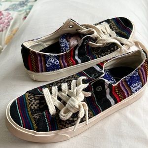 Inkkas Womens Fabric Aztec Low Top Canvas Sneaker Shoes Size 6
